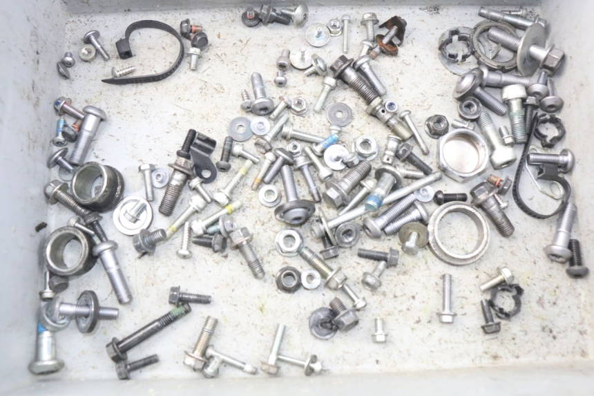 photo de SAC VISSERIE VIS YAMAHA FZ8 800 (2010 - 2016) - Détail de la pièce