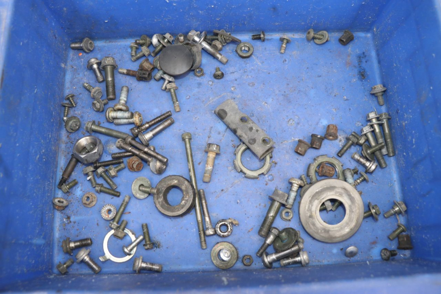 photo de SAC VISSERIE VIS YAMAHA FZS FAZER 600 (1998 - 2001) - Autre angle de vue