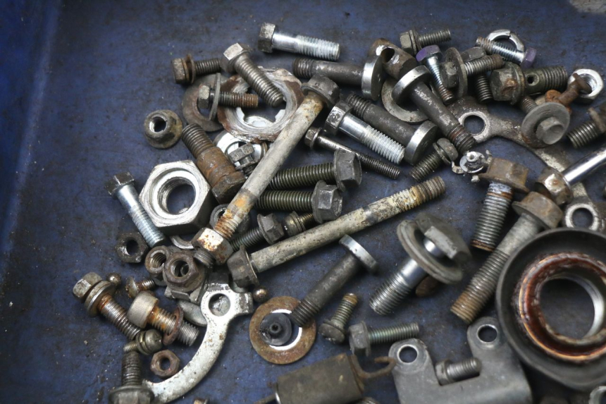 photo de SAC VISSERIE VIS SUZUKI GN 125 (1997 - 2000) - Détail de la pièce