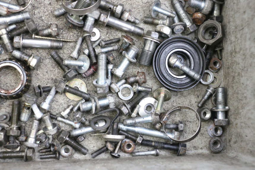 photo de SAC VISSERIE VIS KAWASAKI GPZ RX 1000 (1986 - 1988) - Gros plan technique