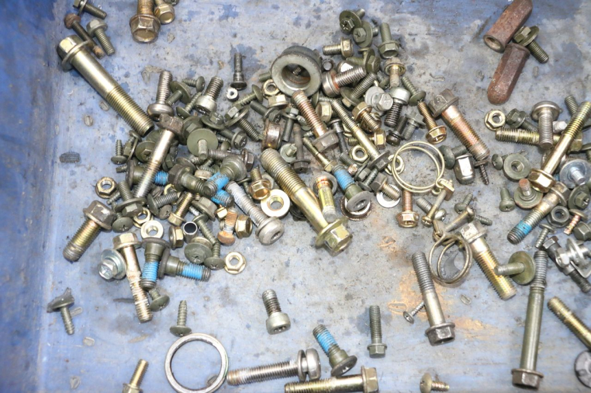 photo de SAC VISSERIE VIS KYMCO GRAND DINK 125 (2008 - 2014) - Zoom état d’usage