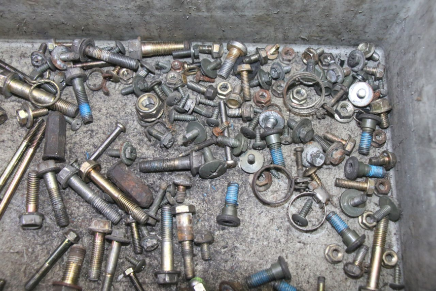 photo de SAC VISSERIE VIS KYMCO GRAND DINK 125 (2008 - 2014) - Zoom état d’usage