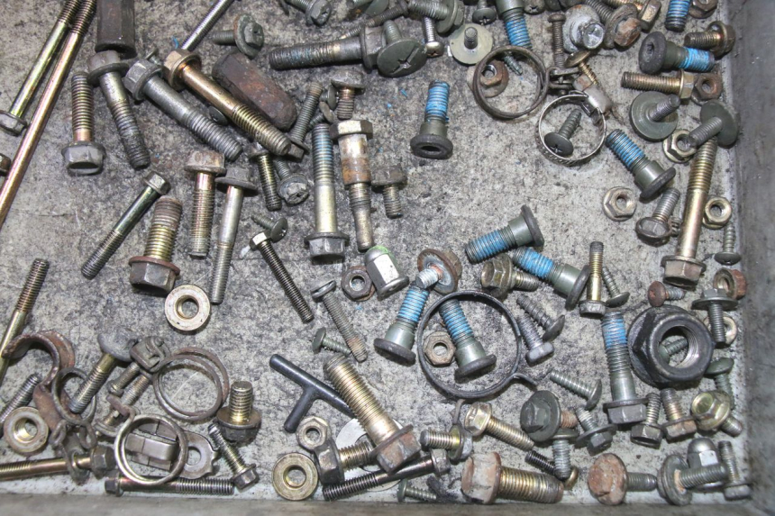 photo de SAC VISSERIE VIS KYMCO GRAND DINK 125 (2008 - 2014) - Gros plan technique