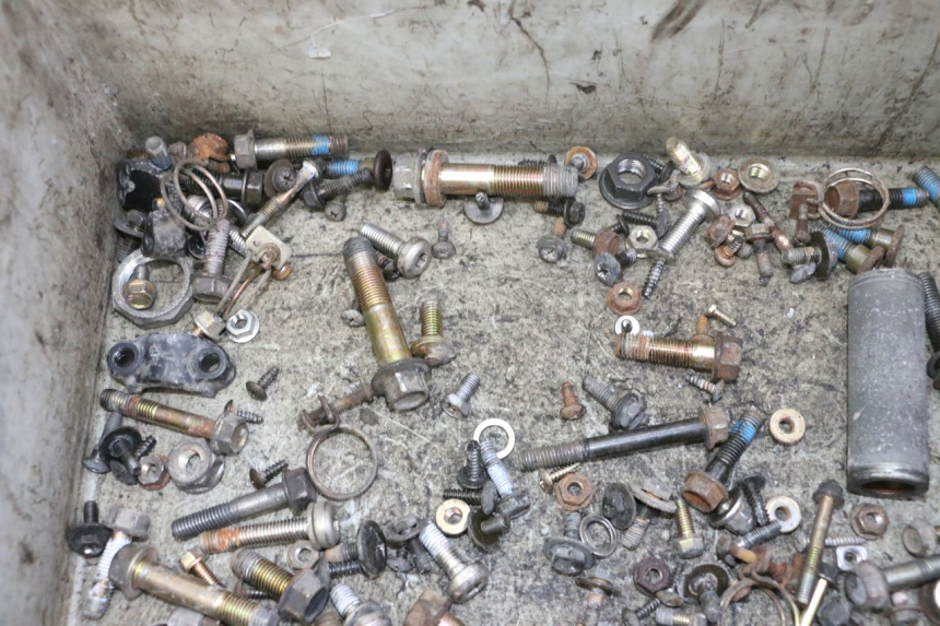 photo de SAC VISSERIE VIS KYMCO GRAND DINK 125 (2002 - 2007) - Zoom état d’usage