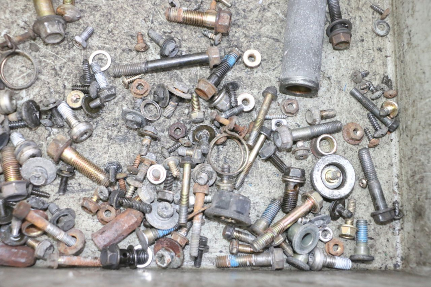 photo de SAC VISSERIE VIS KYMCO GRAND DINK 125 (2002 - 2007) - Gros plan technique