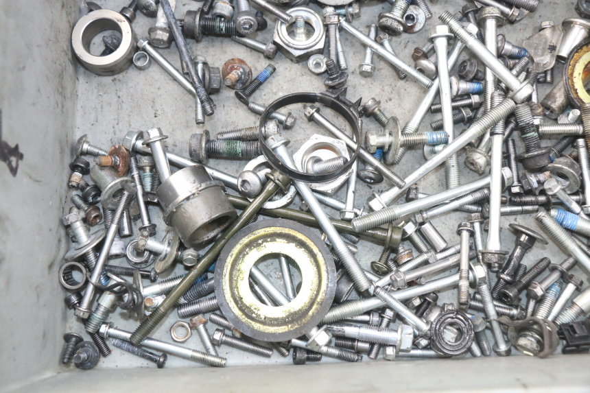 photo de SAC VISSERIE VIS SUZUKI GSR 600 (2005 - 2012) - Zoom état d’usage