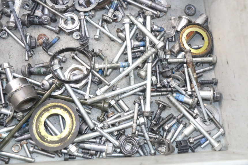 photo de SAC VISSERIE VIS SUZUKI GSR 600 (2005 - 2012) - Autre angle de vue