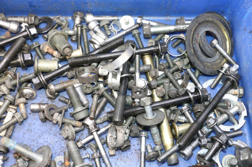 photo de SAC VISSERIE VIS SUZUKI GSR 600 (2005 - 2012) - Zoom état d’usage