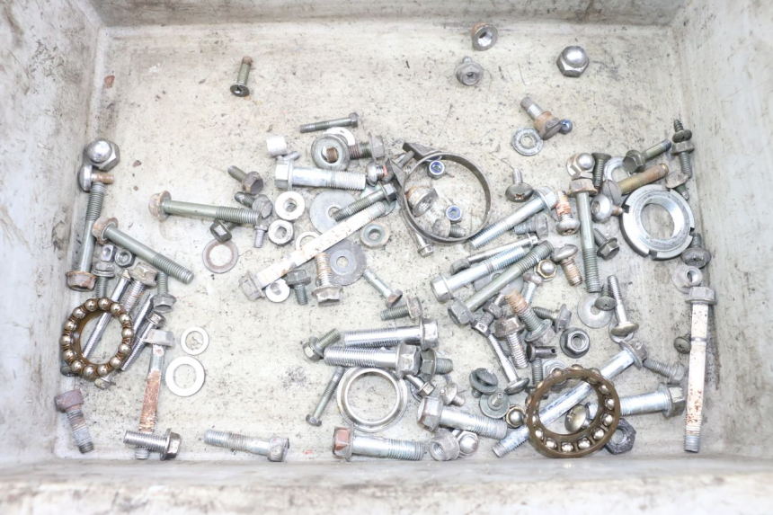 photo de SAC VISSERIE VIS SUZUKI GZ MARAUDER 125 (1998 - 2004) - Vue principale