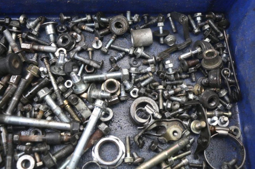 photo de SAC VISSERIE VIS HONDA CBR F 1000 (1993 - 1996) - Zoom état d’usage