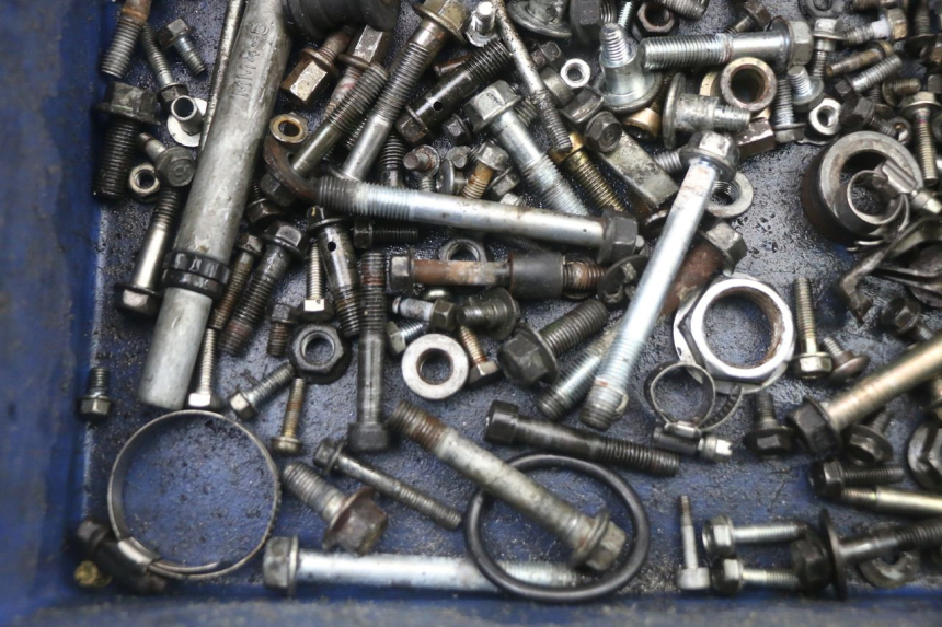 photo de SAC VISSERIE VIS HONDA CBR F 1000 (1993 - 1996) - Autre angle de vue