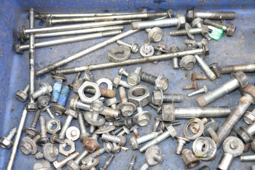 photo de SAC VISSERIE VIS HONDA FES S-WING SWING 125 (2007 - 2015) - Autre angle de vue