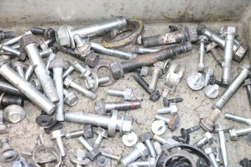 photo de SAC VISSERIE VIS HONDA FORZA 125 (2021 - 2025) - Gros plan technique