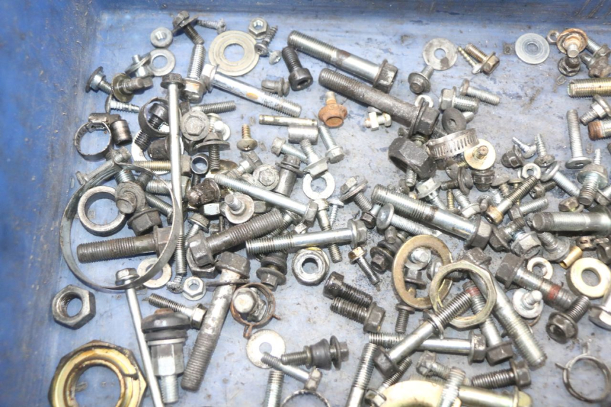 photo de SAC VISSERIE VIS HONDA NES AROBASE 125 (2000 - 2003) - Détail de la pièce