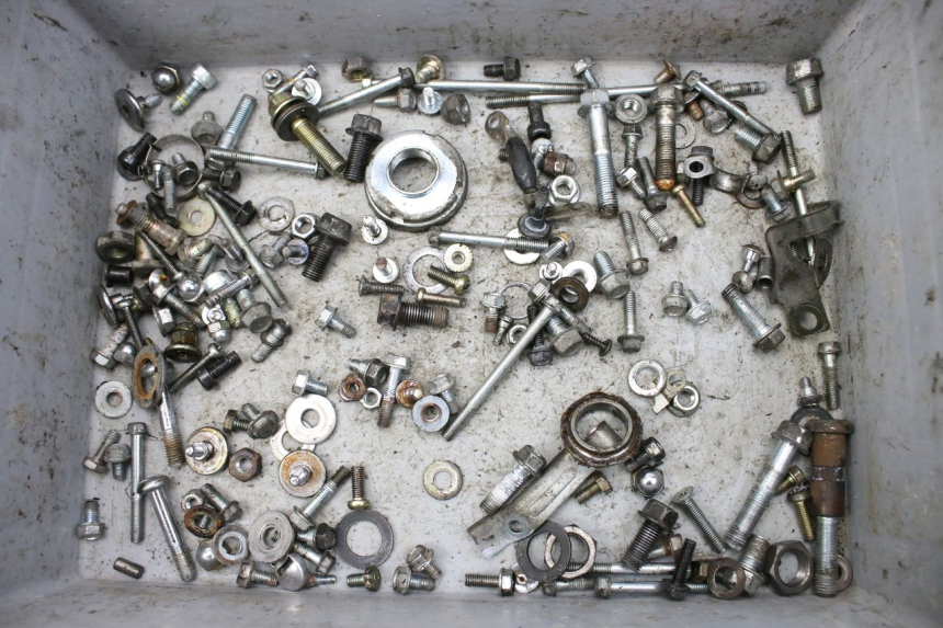 photo de SAC VISSERIE VIS SYM HUSKY 125 (1999 - 2005) - Détail de la pièce