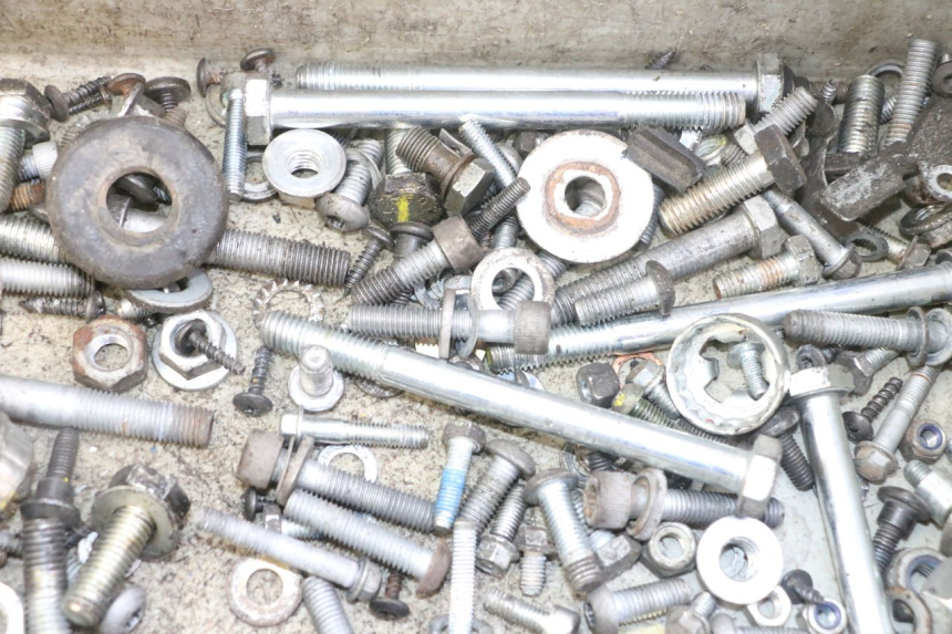 photo de SAC VISSERIE VIS PIAGGIO IE MP3 YOURBAN 300 (2011 - 2016) - Autre angle de vue