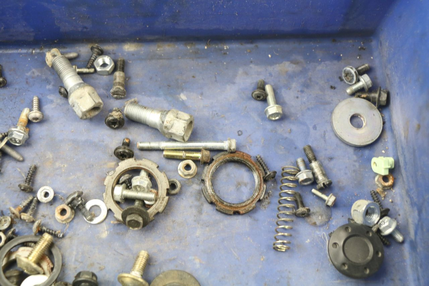 photo de SAC VISSERIE VIS PEUGEOT JET FORCE CARBU 50 (2003 - 2016) - Détail de la pièce