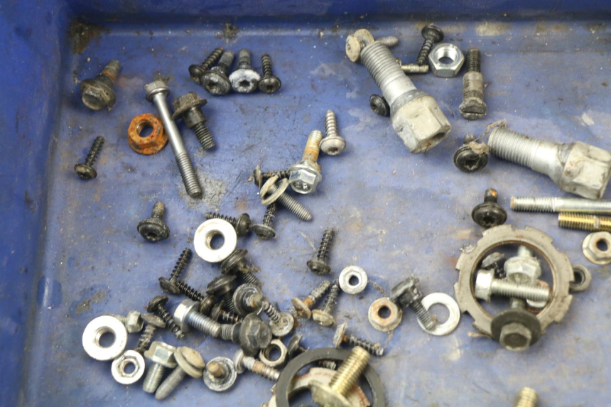 photo de SAC VISSERIE VIS PEUGEOT JET FORCE CARBU 50 (2003 - 2016) - Gros plan technique