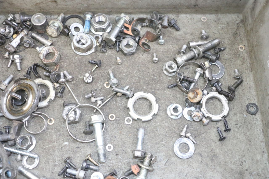 photo de SAC VISSERIE VIS YAMAHA JOG R 50 (2004 - 2014) - Détail de la pièce