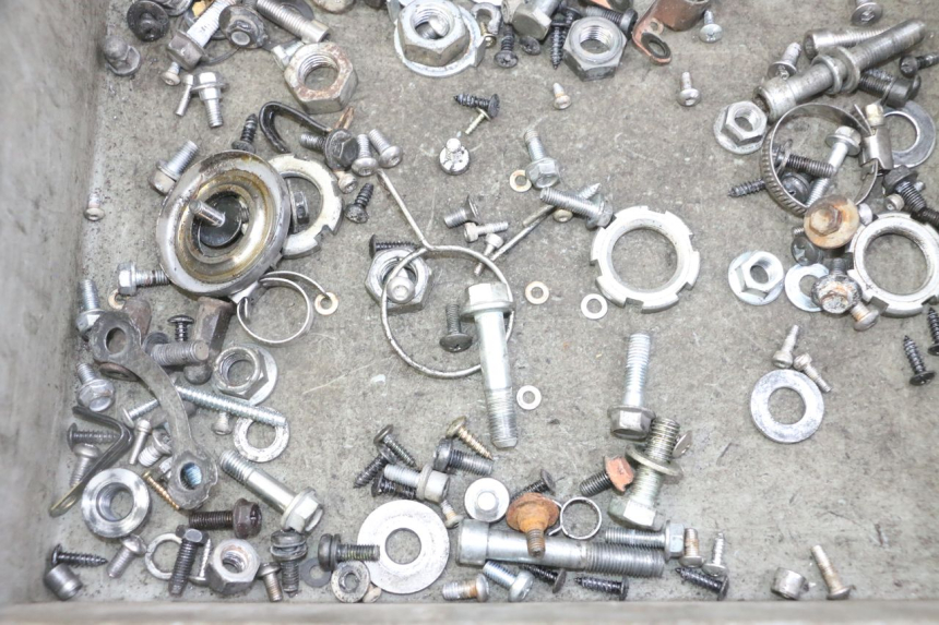 photo de SAC VISSERIE VIS YAMAHA JOG R 50 (2004 - 2014) - Zoom état d’usage