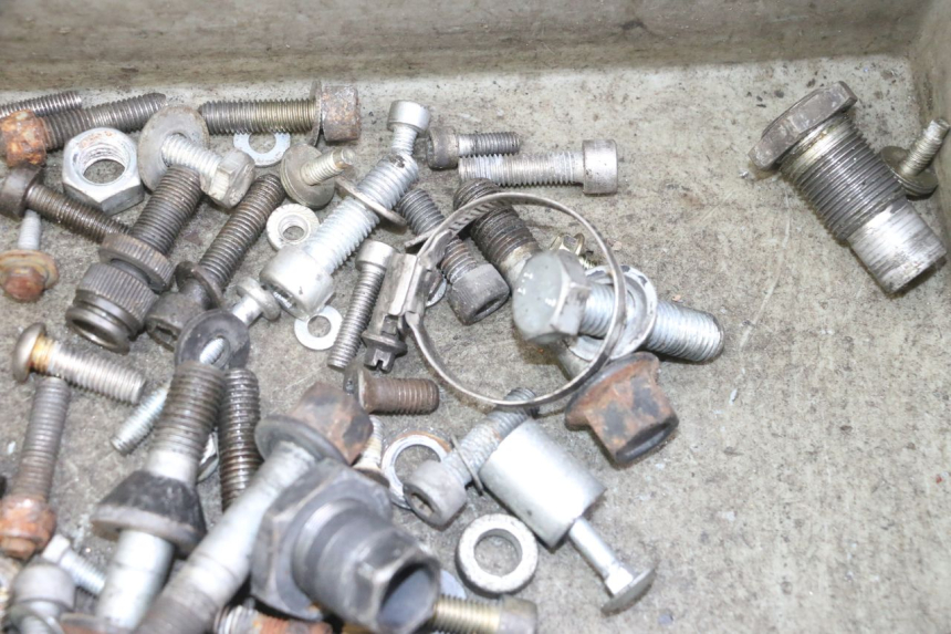 photo de SAC VISSERIE VIS BMW K 75 RT 750 (1989 - 1997) - Gros plan technique