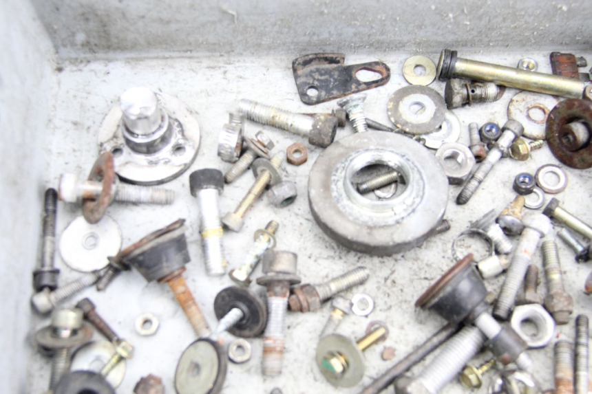 photo de SAC VISSERIE VIS BMW K100 1000 (1982 - 1990) - Gros plan technique