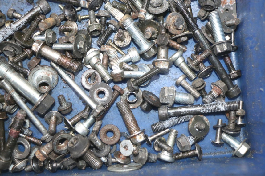 photo de SAC VISSERIE VIS KAWASAKI GTR 1000 (1994 - 2004) - Gros plan technique