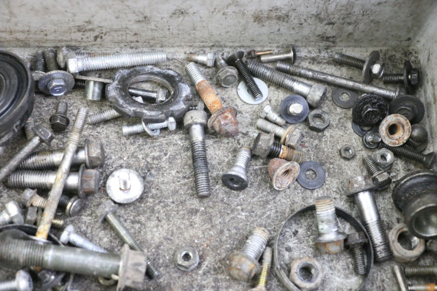 photo de SAC VISSERIE VIS KAWASAKI ZR7 ZR-7 S 750 (1999 - 2004) - Gros plan technique