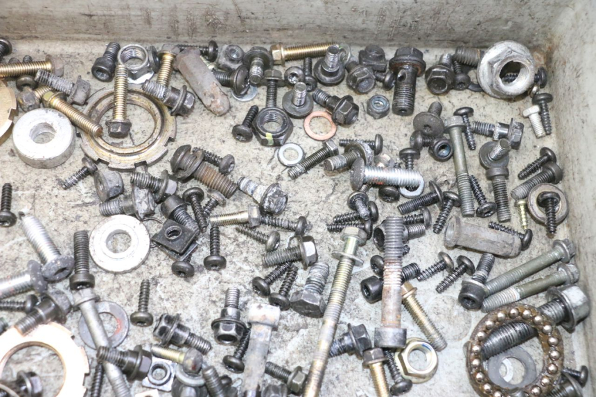 photo de SAC VISSERIE VIS PEUGEOT KISBEE 2T 50 (2010 - 2017) - Gros plan technique