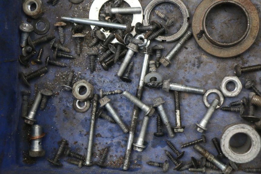 photo de SAC VISSERIE VIS RENAULT KOURANOS 125 (2001 - 2004) - Autre angle de vue