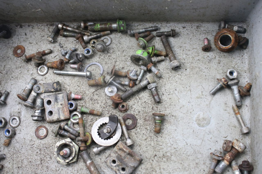 photo de SAC VISSERIE VIS KAWASAKI KX 250 (1994 - 1998) - Gros plan technique