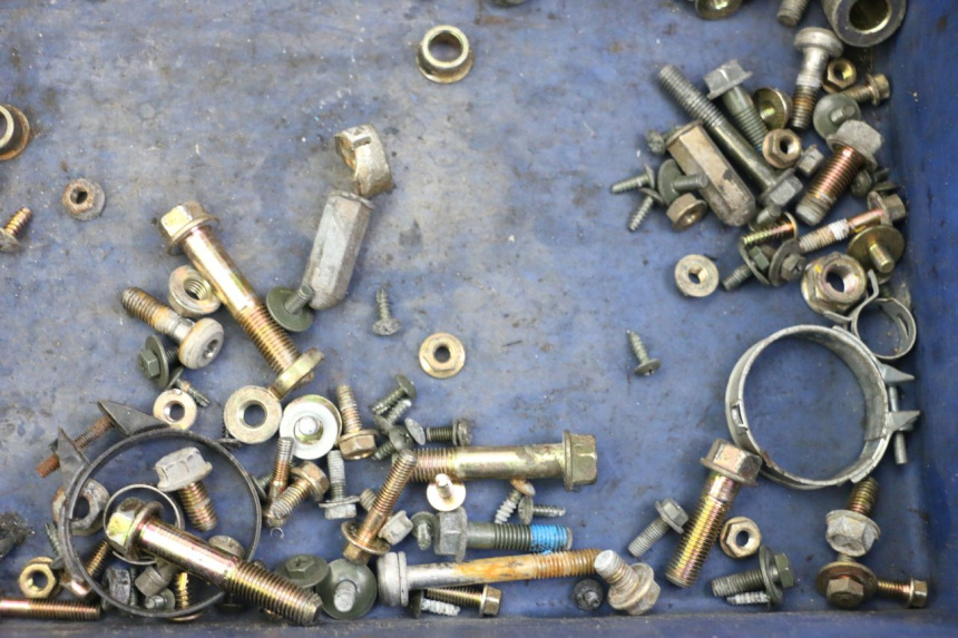 photo de SAC VISSERIE VIS KYMCO PEOPLE S 125 (2000 - 2008) - Zoom état d’usage