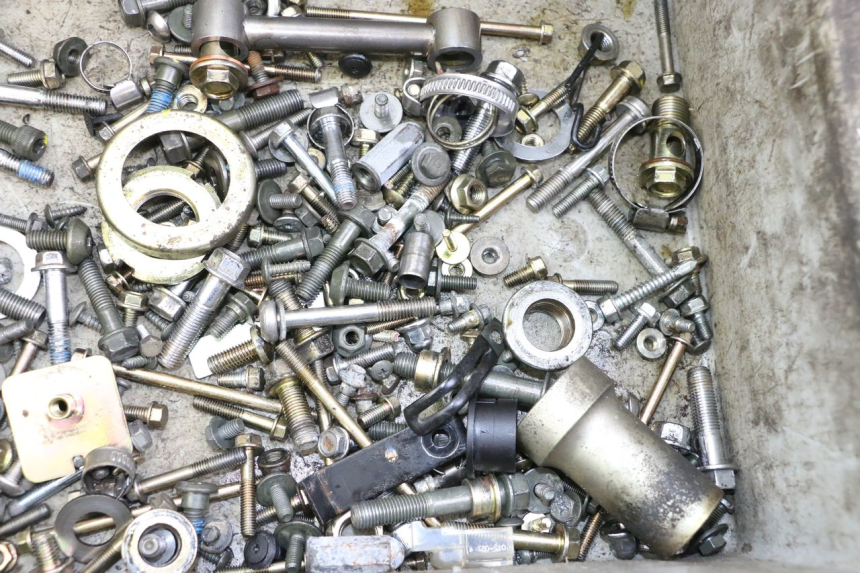 photo de SAC VISSERIE VIS KYMCO XCITING 500 (2007 - 2010) - Détail de la pièce