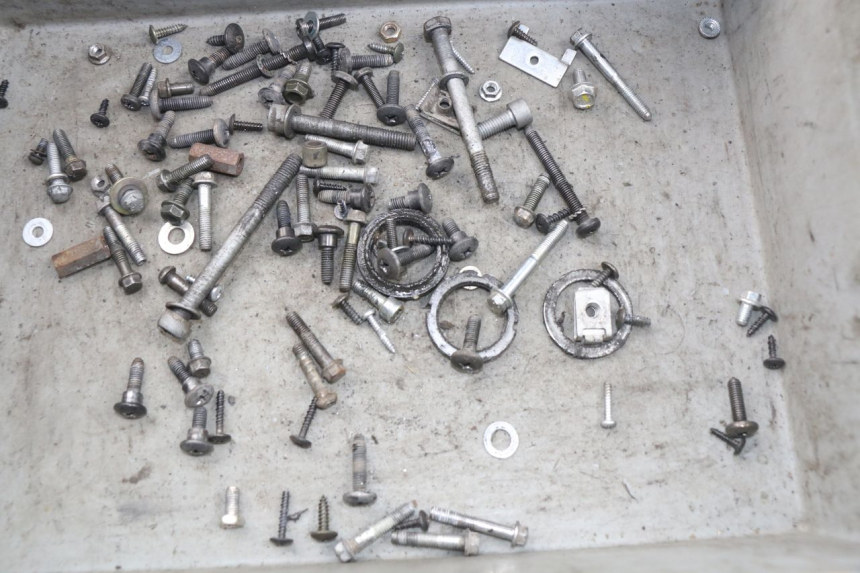 photo de SAC VISSERIE VIS PIAGGIO LIBERTY 4T 50 (2009 - 2015) - Détail de la pièce