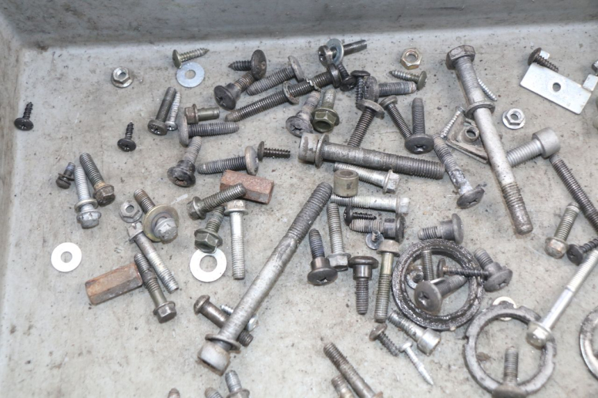 photo de SAC VISSERIE VIS PIAGGIO LIBERTY 4T 50 (2009 - 2015) - Autre angle de vue