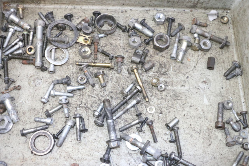 photo de SAC VISSERIE VIS PIAGGIO LIBERTY 125 (1998 - 2008) - Détail de la pièce