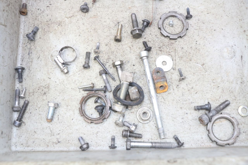 photo de SAC VISSERIE VIS PEUGEOT LUDIX 50 (2008 - 2017) - Zoom état d’usage