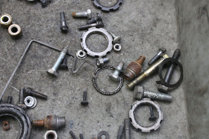 photo de SAC VISSERIE VIS PEUGEOT LUDIX 50 (2008 - 2017) - Zoom état d’usage