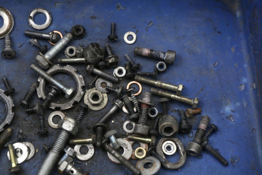 photo de SAC VISSERIE VIS PEUGEOT LUDIX 50 (2005 - 2007) - Zoom état d’usage