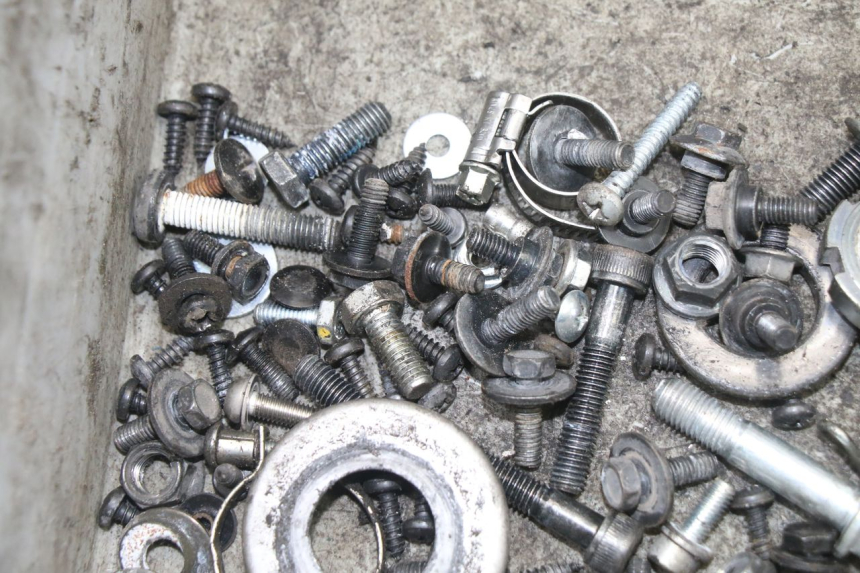 photo de SAC VISSERIE VIS MBK OVETTO ONE 2T 50 (2013 - 2017) - Détail de la pièce