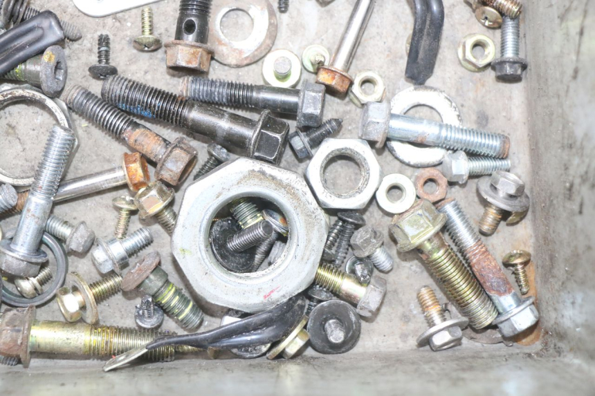 photo de SAC VISSERIE VIS SYM MIO 50 (2011 - 2017) - Gros plan technique