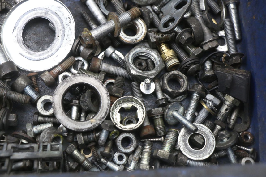 photo de SAC VISSERIE VIS PIAGGIO MP3 LT 400 (2007 - 2012) - Zoom état d’usage