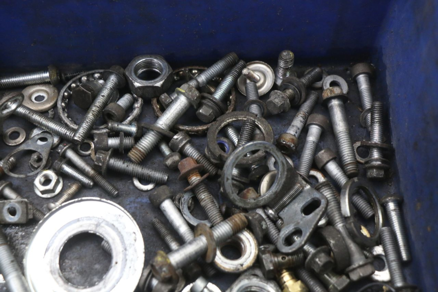 photo de SAC VISSERIE VIS PIAGGIO MP3 LT 400 (2007 - 2012) - Gros plan technique