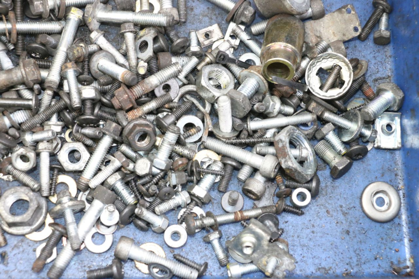 photo de SAC VISSERIE VIS PIAGGIO MP3 LT 400 (2007 - 2012) - Zoom état d’usage