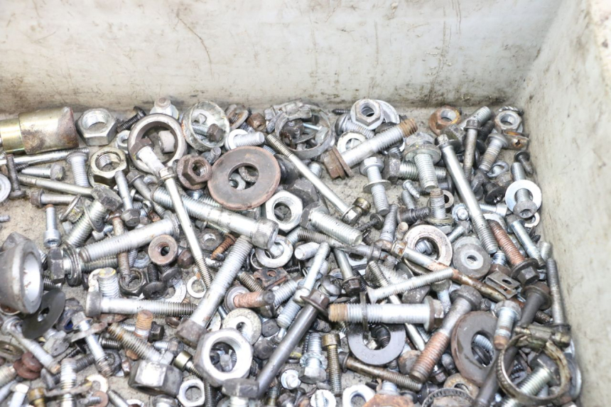 photo de SAC VISSERIE VIS PIAGGIO MP3 LT 400 (2007 - 2012) - Détail de la pièce