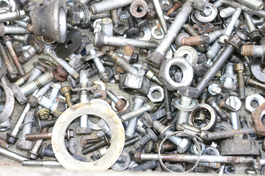 photo de SAC VISSERIE VIS PIAGGIO MP3 LT 400 (2007 - 2012) - Autre angle de vue