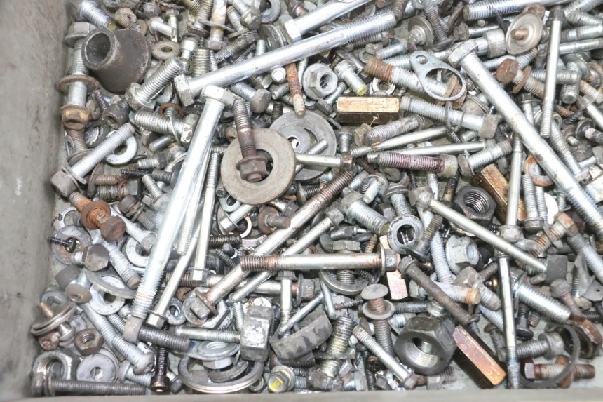 photo de SAC VISSERIE VIS PIAGGIO MP3 LT 400 (2007 - 2012) - Zoom état d’usage