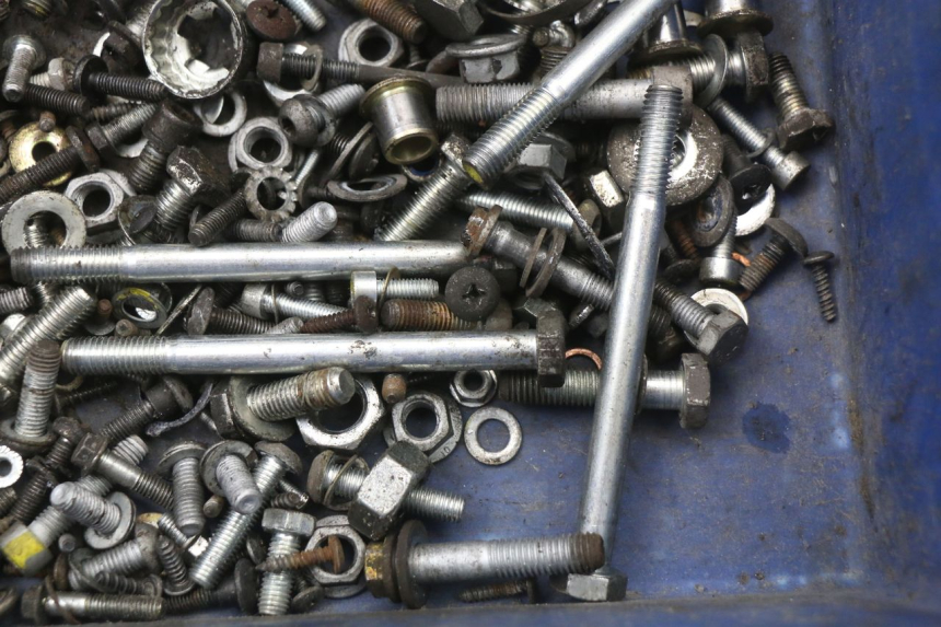 photo de SAC VISSERIE VIS PIAGGIO MP3 125 (2006 - 2014) - Gros plan technique