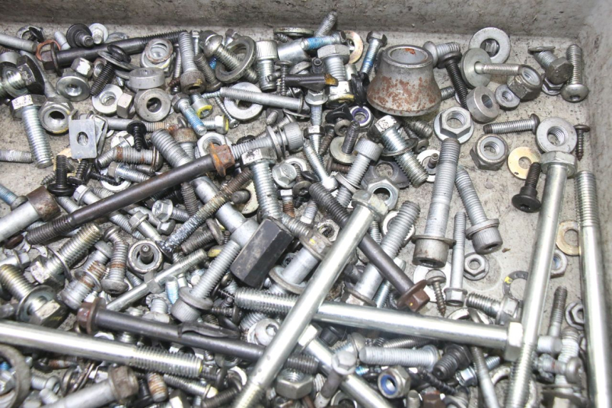 photo de SAC VISSERIE VIS PIAGGIO MP3 500 (2014 - 2017) - Zoom état d’usage