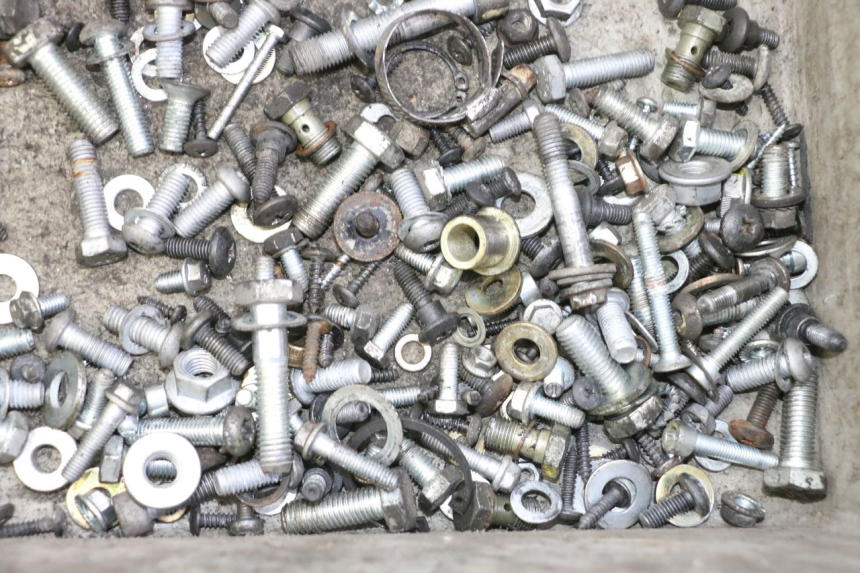 photo de SAC VISSERIE VIS PIAGGIO MP3 125 (2006 - 2014) - Autre angle de vue